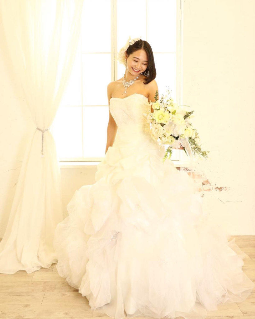 ウエディングドレス姿の緑川静香さん